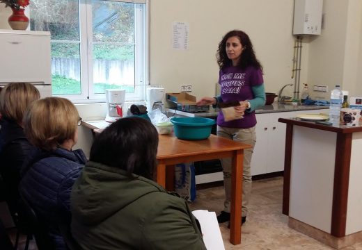 20 persoas participaron en San Sadurniño no obradoiro de repostaría e pans sen glute ofrecido dentro do programa Tempos para compartir